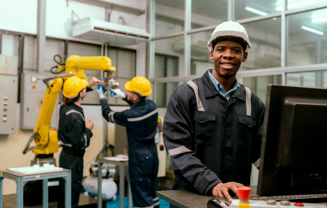 How Technology Helps Factory Workers in Their Daily Work